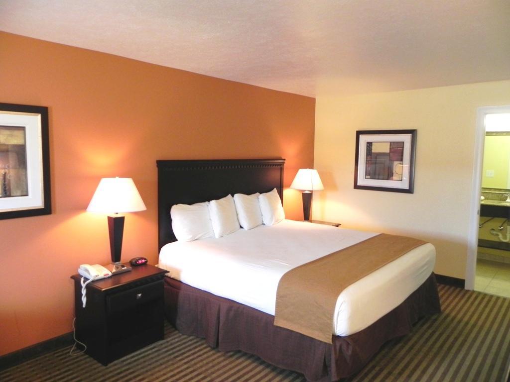 Executive Inn Groves エクステリア 写真